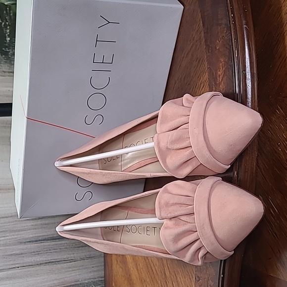 New in box! Sole Society Darbia Womens 9 suede ruffle high heel pump shoes - Picture 3 of 7